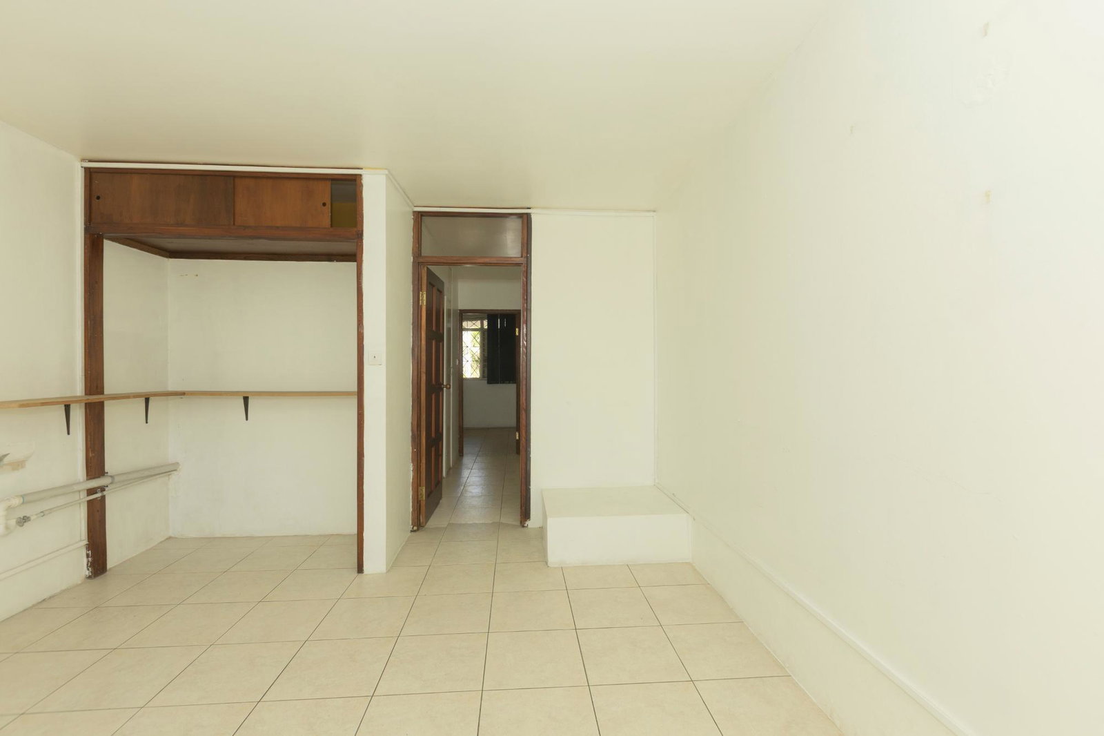 Eighth image of 1d-1e Braemar Avenue in Kingston 5, St. Andrew, Jamaica - property is For Rent