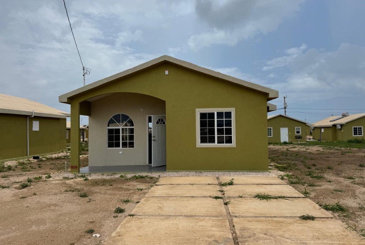 First image of 1538-60 Paprika Drive, Phoenix pa in Phoenix Park, St. Catherine, Jamaica - property is For Rent
