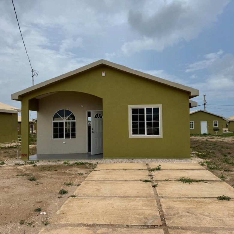First image of 1538-60 Paprika Drive, Phoenix pa in Phoenix Park, St. Catherine, Jamaica - property is For Rent