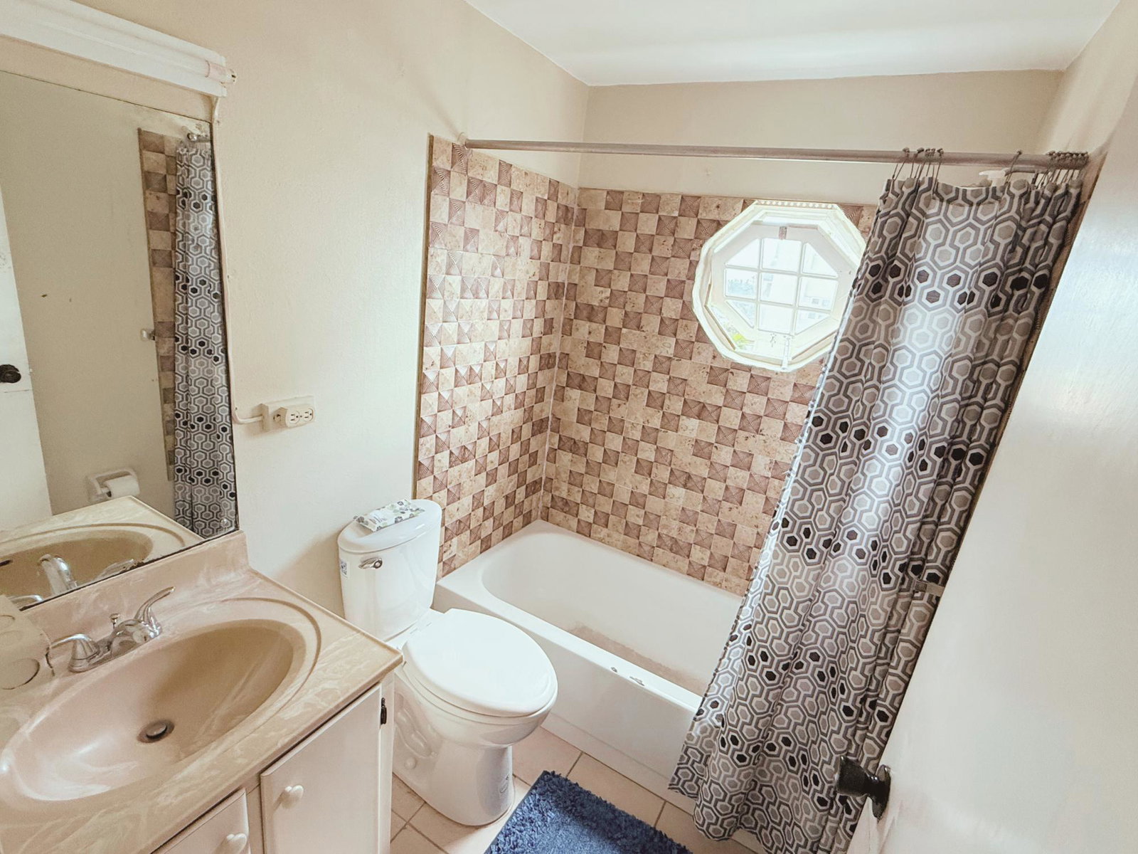 Ninth image of 306g-114 - 116 Constant Spring Road in Kingston 8, St. Andrew, Jamaica - property is For Sale