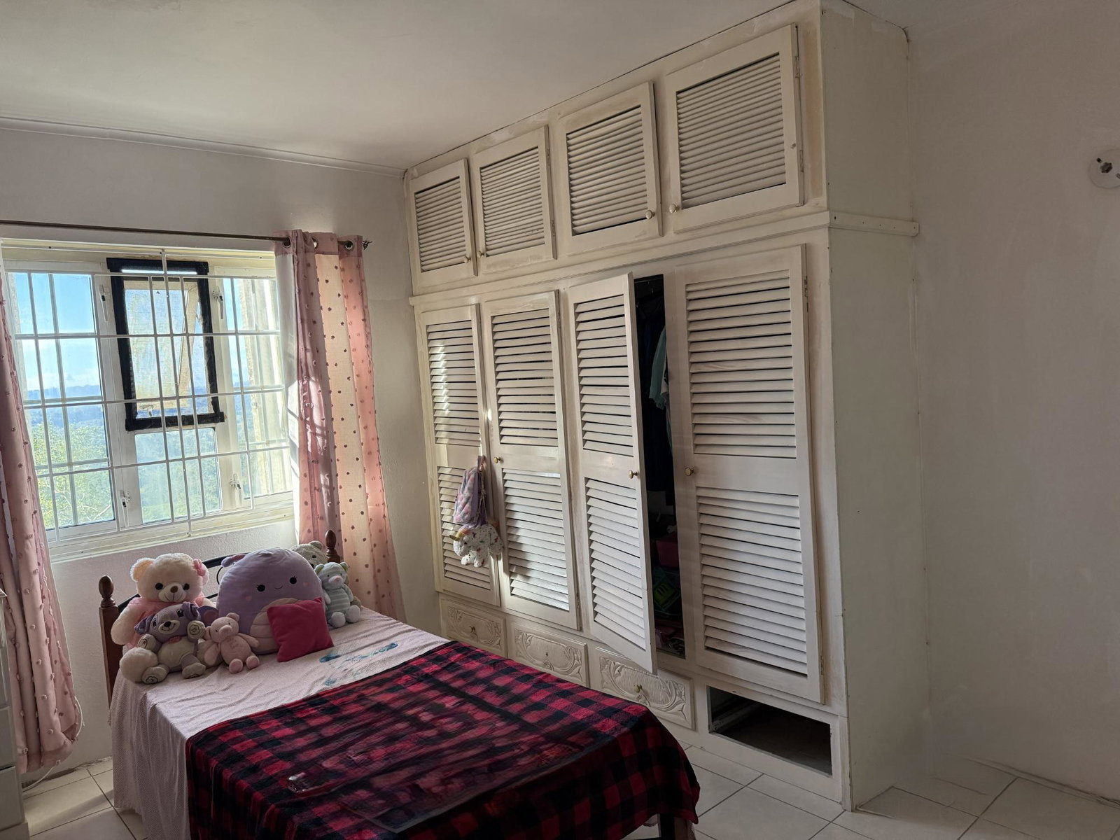 Charming-2-Bed-2.5-Bath-Townhouse-for-Sale-in-Sherbourne-Heights-St.-Andrew Eighth image of 12-12 Amour Close, Sherbourne h in Stony Hill P.O., St. Andrew, Jamaica - property is For Sale