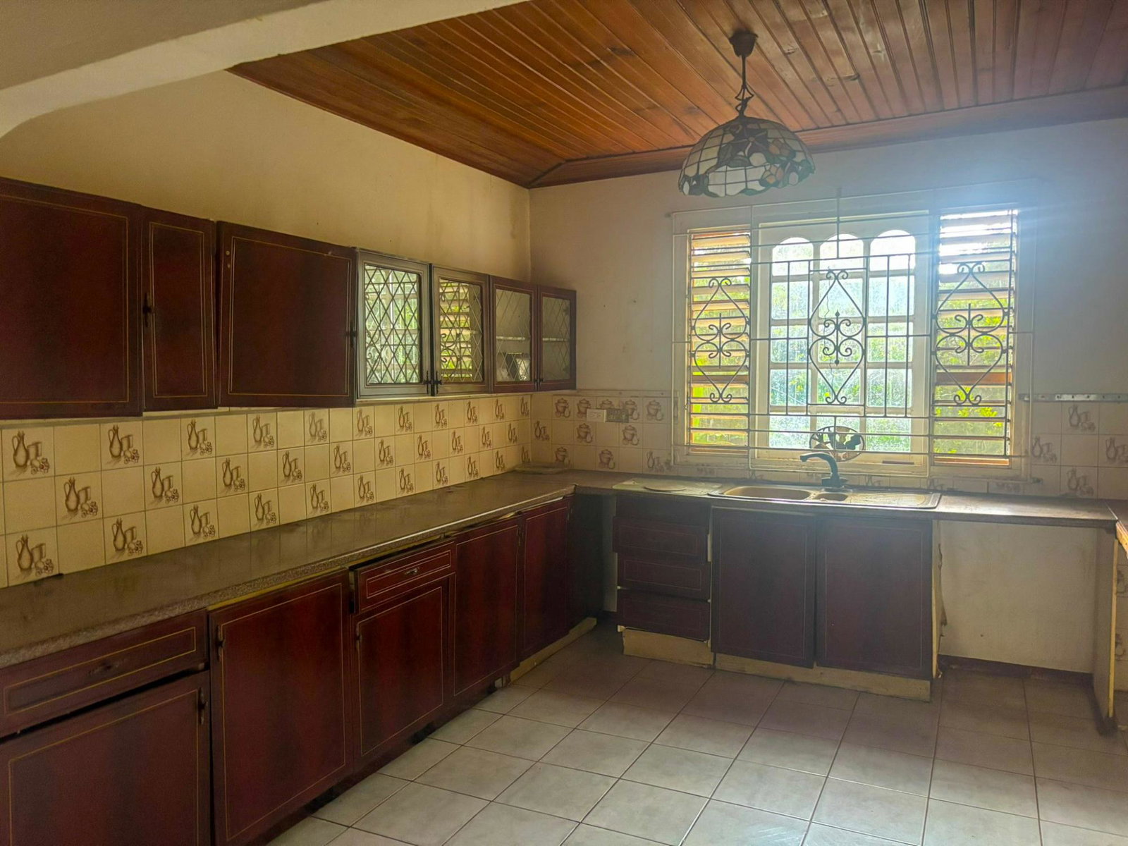 Charming-3-Bed-Split-Level-on-34-Acre-in-Porus-Manchester-Ellis-Street Ninth image of Ellis Street, Porus in Porus, Manchester, Jamaica - property is For Sale