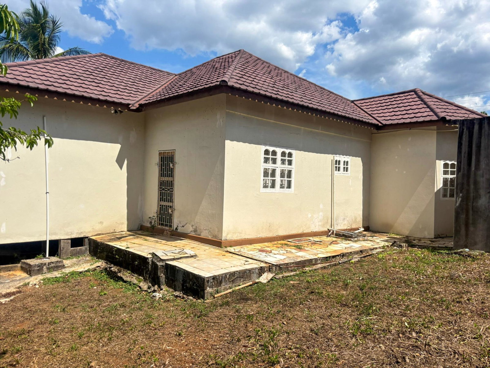 Charming-3-Bed-Split-Level-on-34-Acre-in-Porus-Manchester-Ellis-Street First image of Ellis Street, Porus in Porus, Manchester, Jamaica - property is For Sale
