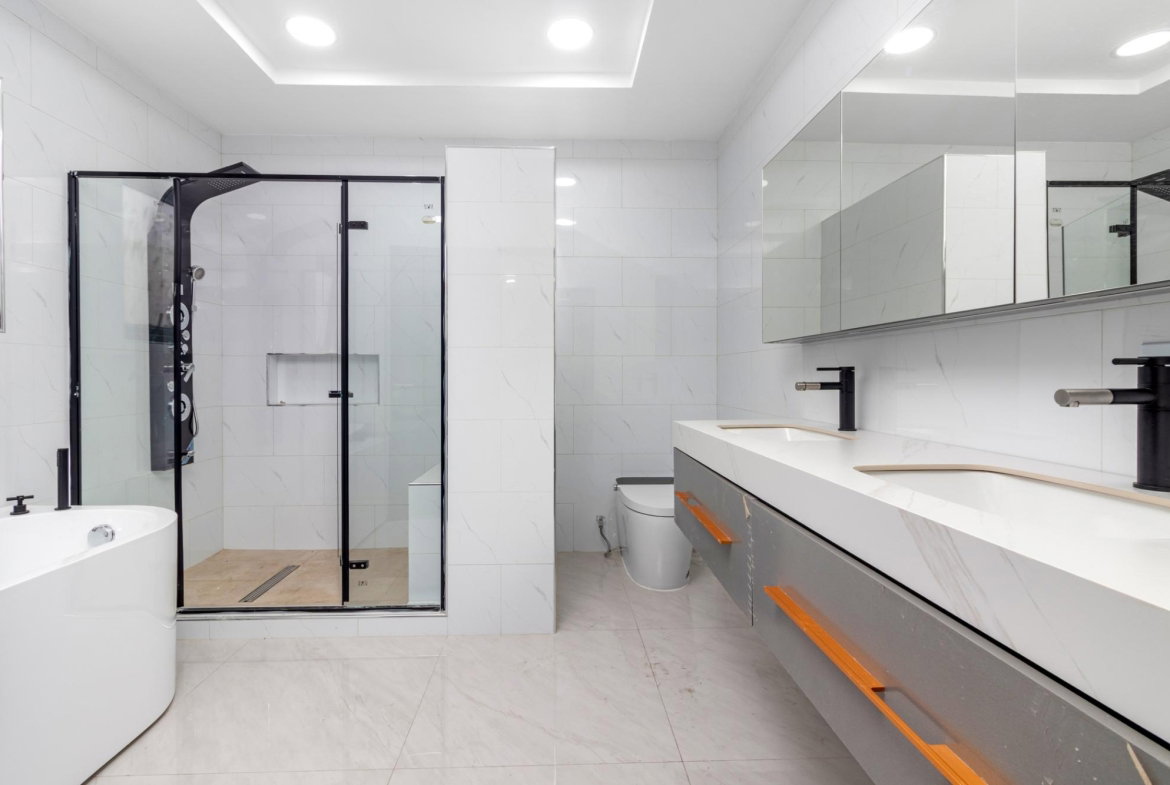 Eleventh image of Apt 3-32 Rusell Heights in Kingston 8, St. Andrew, Jamaica - property is For Sale