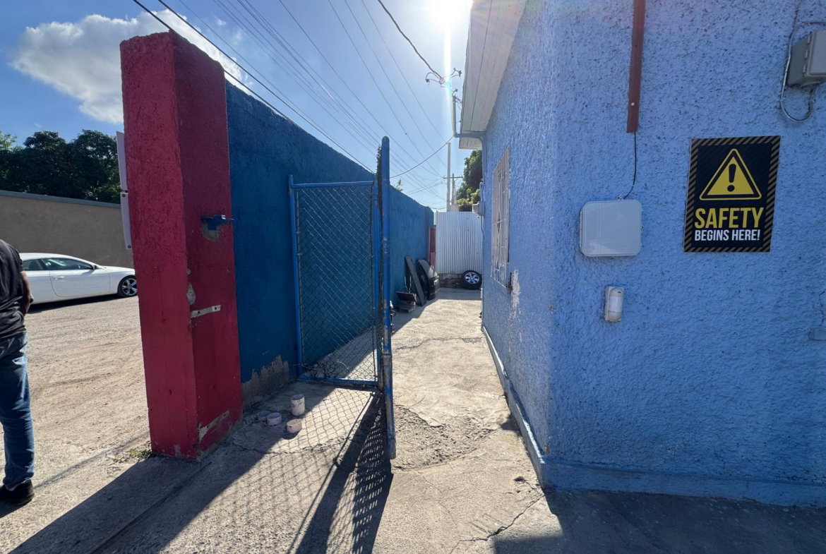 Sixth image of 31 East Road Kington 10 in Kingston 10, St. Andrew, Jamaica - property is For Rent