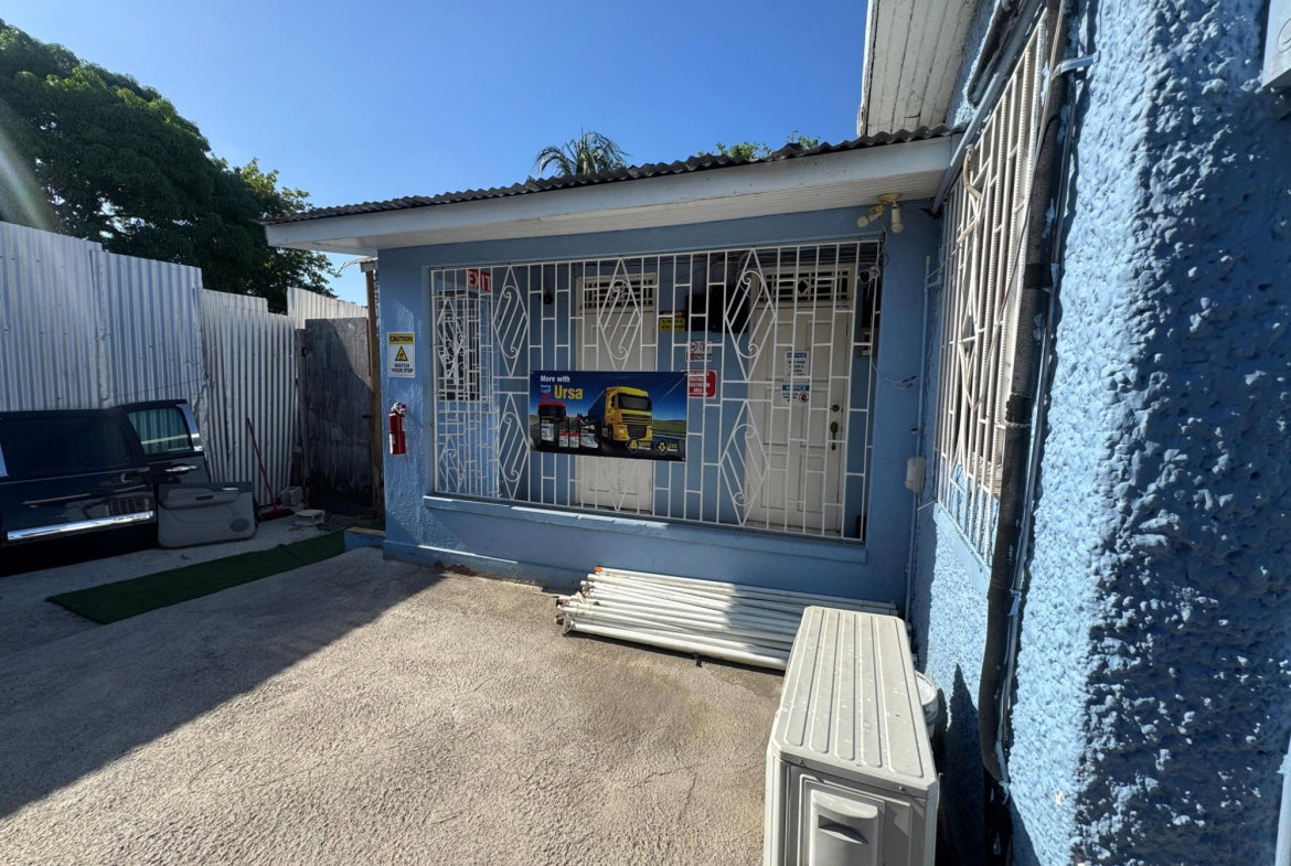 Seventh image of 31 East Road Kington 10 in Kingston 10, St. Andrew, Jamaica - property is For Rent