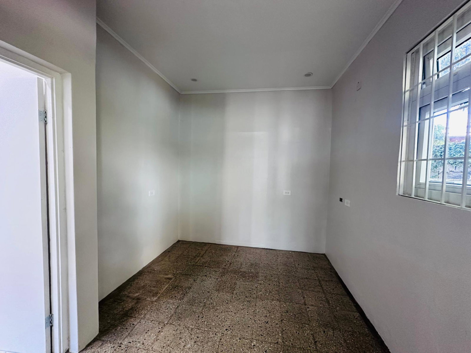 Fifth image of 3 South Ave in Kingston 5, St. Andrew, Jamaica - property is For Rent