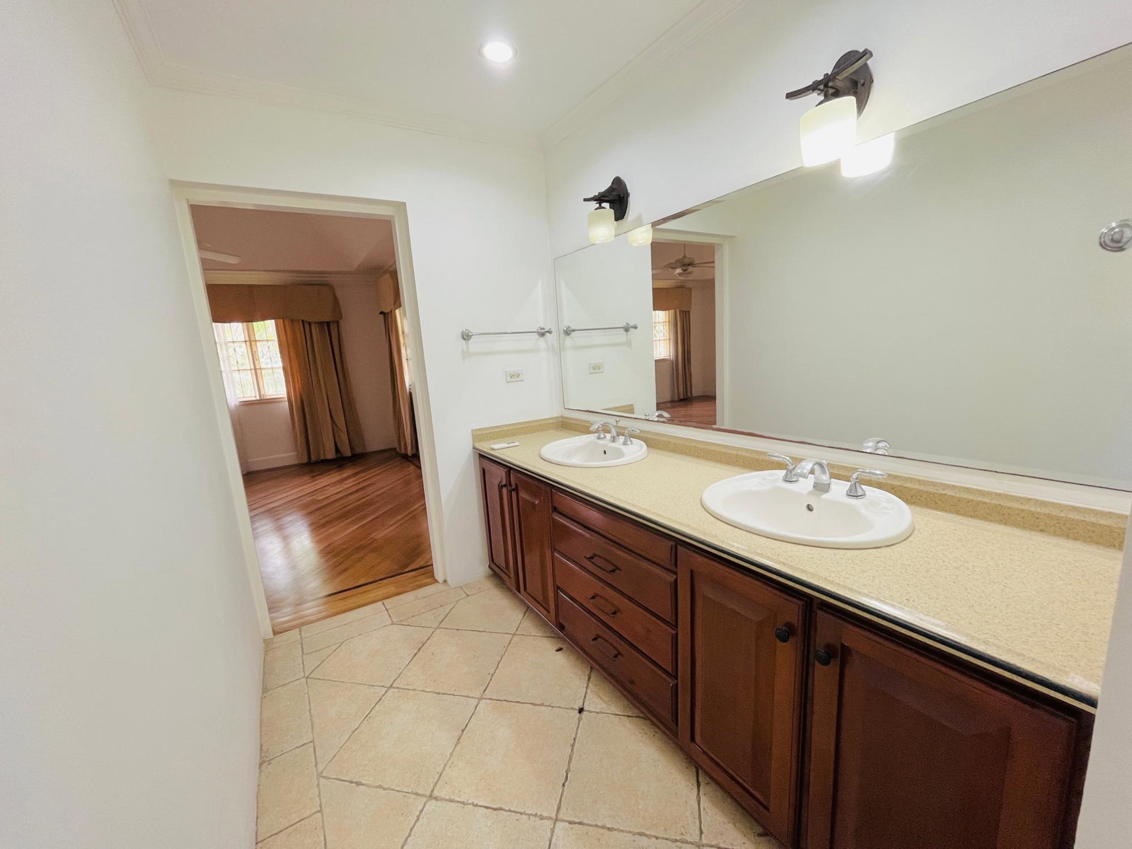 Thirteenth image of 3 Hopfield Avenue in Kingston 6, St. Andrew, Jamaica - property is For Rent