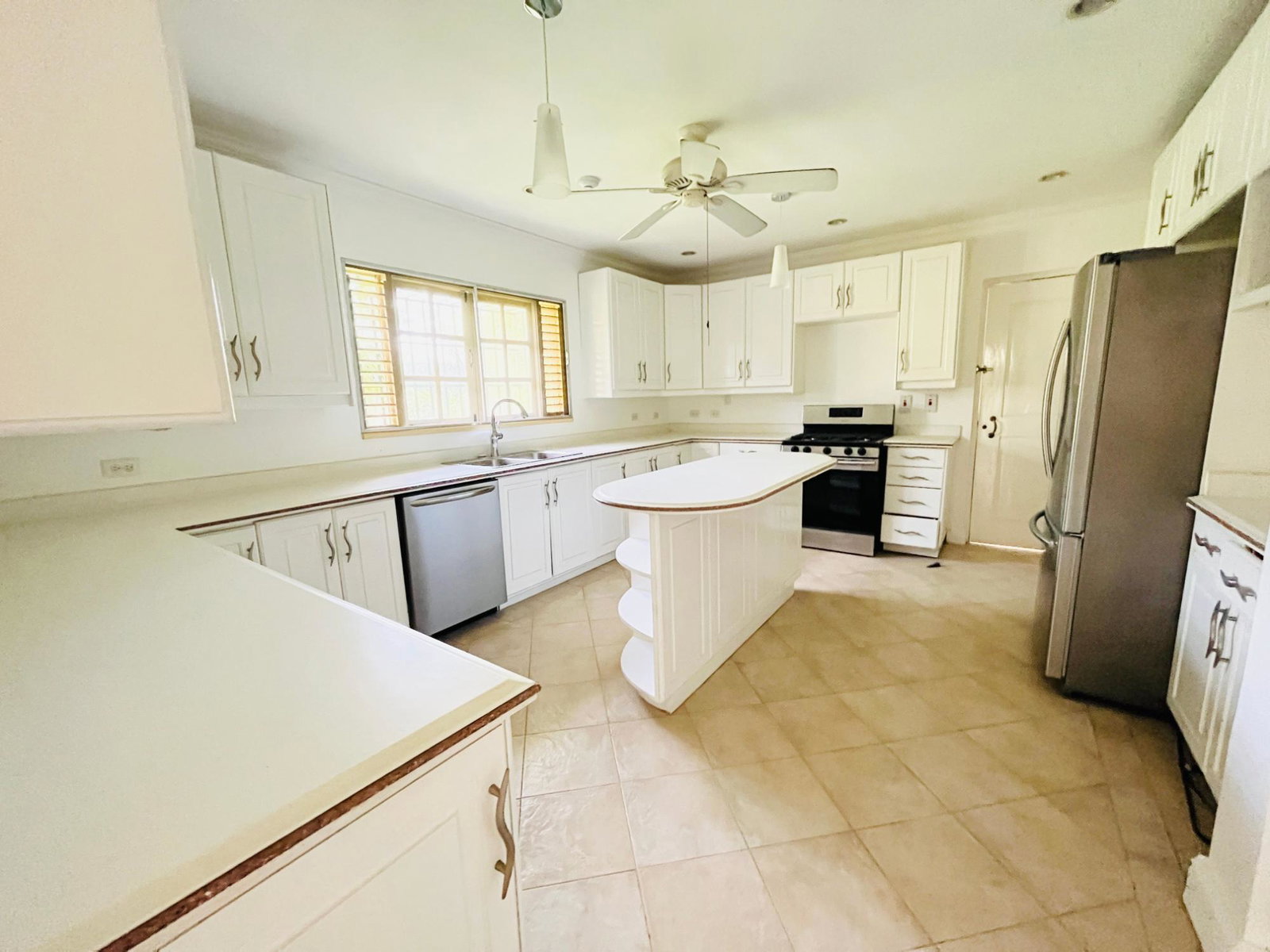 Seventh image of 3 Hopfield Avenue in Kingston 6, St. Andrew, Jamaica - property is For Rent