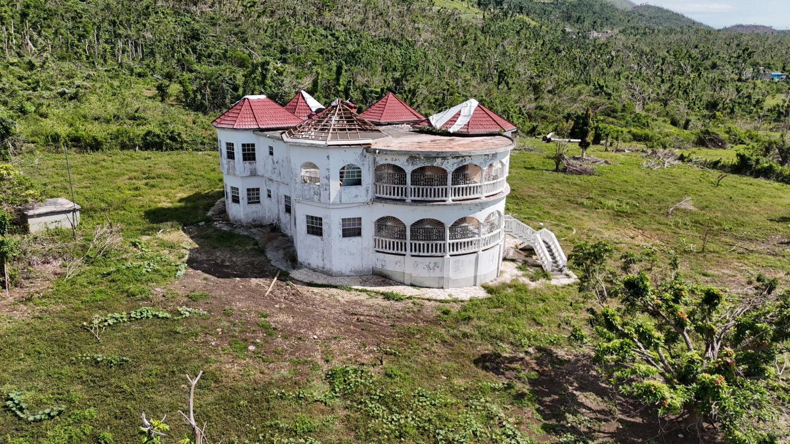 Fixer-Upper-House-for-Sale-on-15-Acres-in-Robins-River-Westmoreland-Jamaica Second image of Robin's River in Robins River, Westmoreland, Jamaica - property is For Sale