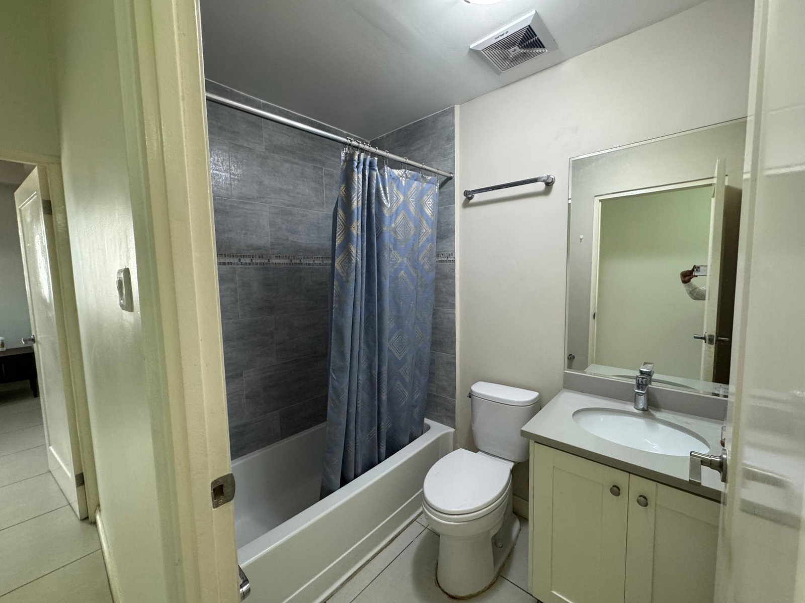 Eleventh image of 510-2-4 Comlin Bank Road in Kingston 5, St. Andrew, Jamaica - property is For Rent