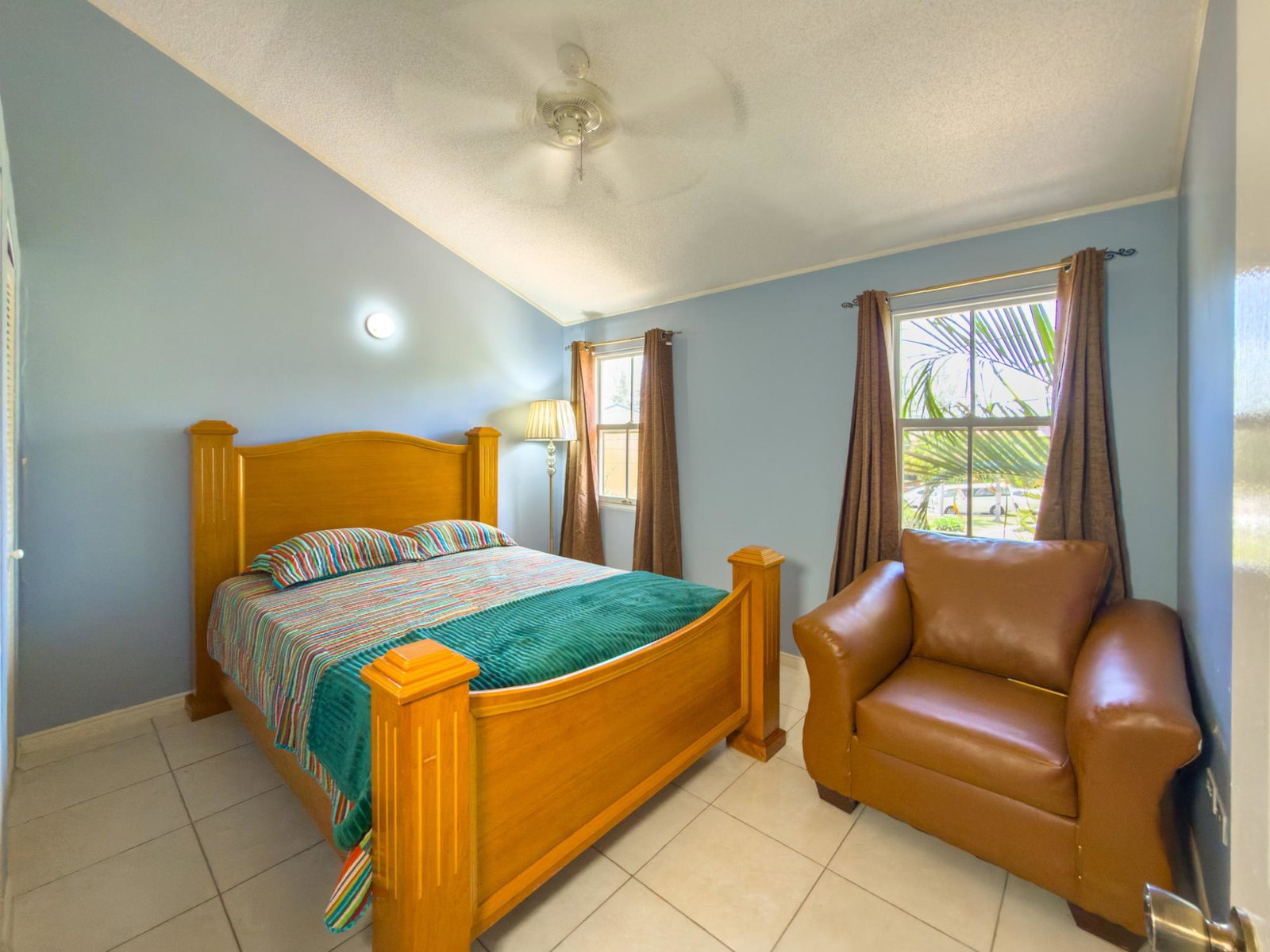 Fully-Furnished-2-Bed-2.5-Bath-End-Unit-Townhouse-For-Sale-in-Portmore-Country-Club-St.-Catherine Sixteenth image of Lot 100 Portmore Country Club in Portmore Country Club, St. Catherine, Jamaica - property is For Sale