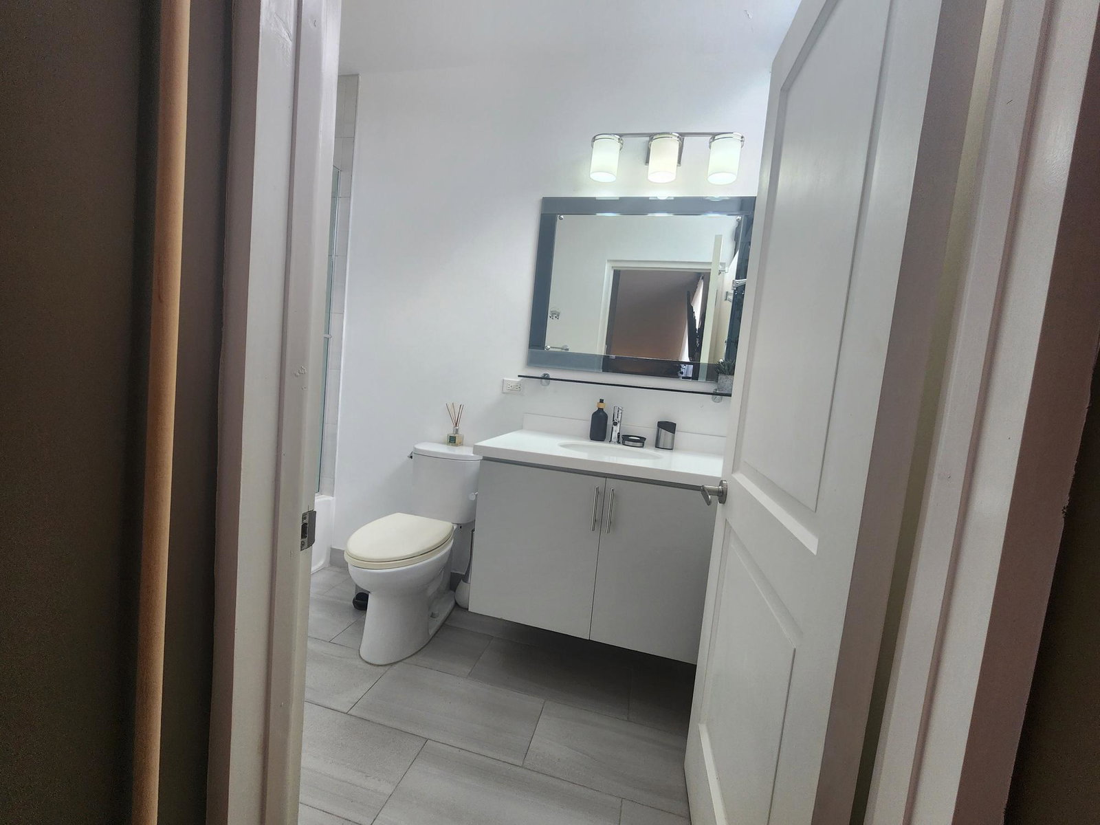 Thirteenth image of 5-16 Washington Drive in Kingston 10, St. Andrew, Jamaica - property is For Rent