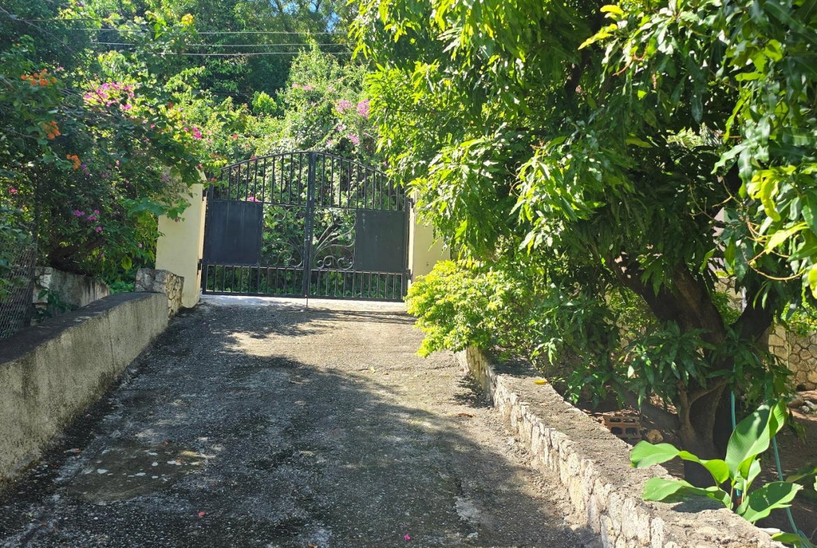 Seventeenth image of 10 Weycliffe Close in Kingston 6, St. Andrew, Jamaica - property is For Rent