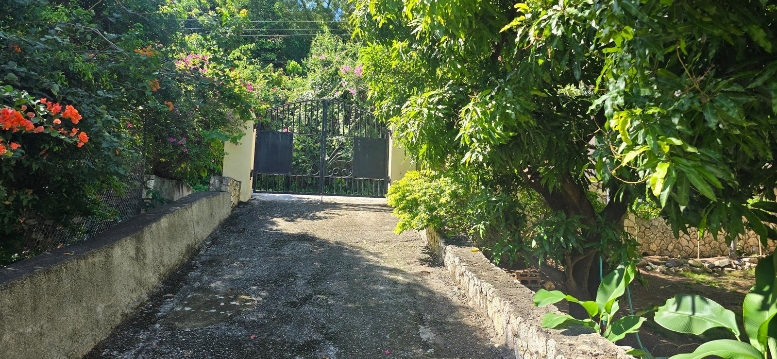 Seventeenth image of 10 Weycliffe Close in Kingston 6, St. Andrew, Jamaica - property is For Rent