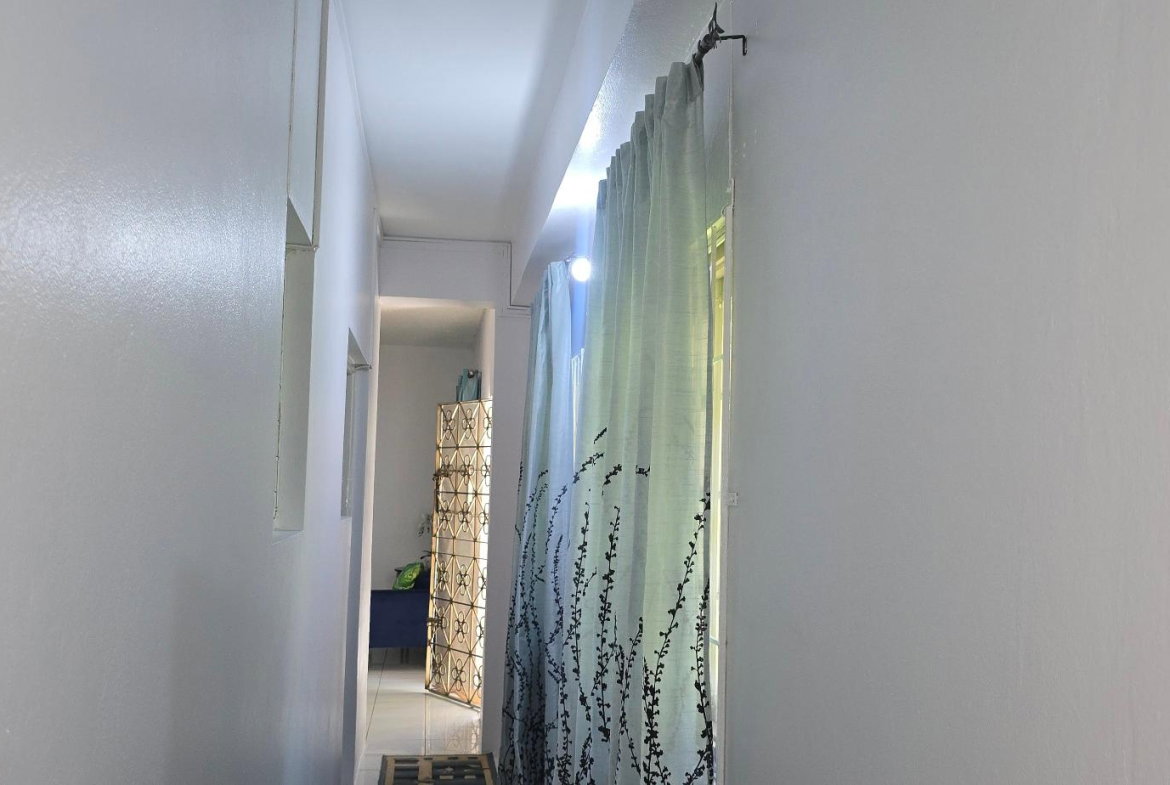 Ninth image of 10 Weycliffe Close in Kingston 6, St. Andrew, Jamaica - property is For Rent