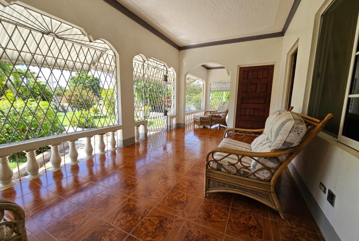 Fifteenth image of Scotts Crescent in Green Park, Clarendon, Jamaica - property is For Sale