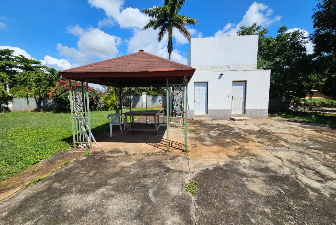 Seventeenth image of Scotts Crescent in Green Park, Clarendon, Jamaica - property is For Sale