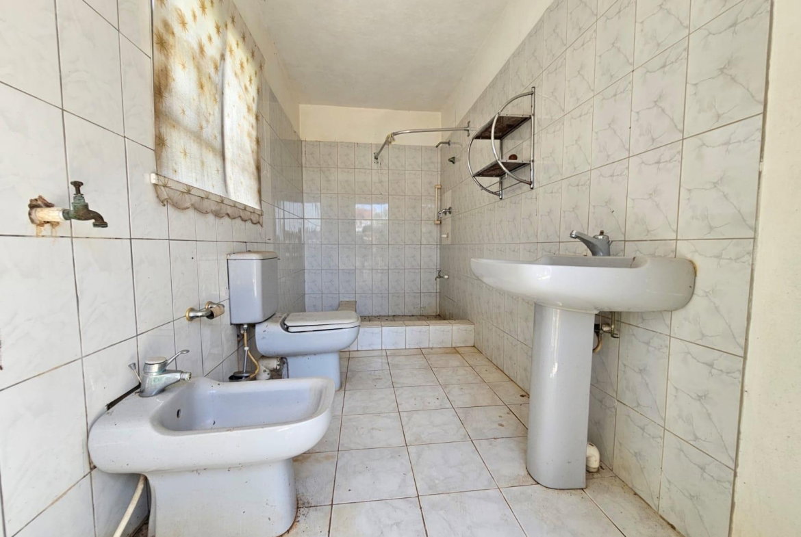 Eighteenth image of Scotts Crescent in Green Park, Clarendon, Jamaica - property is For Sale