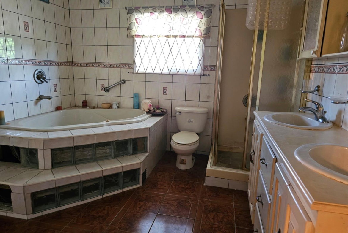 Tenth image of Scotts Crescent in Green Park, Clarendon, Jamaica - property is For Sale