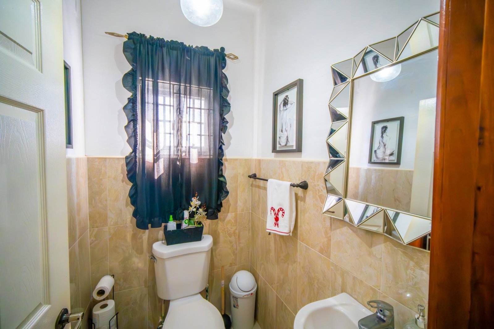 Immaculate-2-Bed-Apartment-for-Sale-in-Forest-Hill-Court-Red-Hills-Kingston Twenty-Fifth image of 18 Mayfair Avenue in Red Hills, St. Andrew, Jamaica - property is For Sale