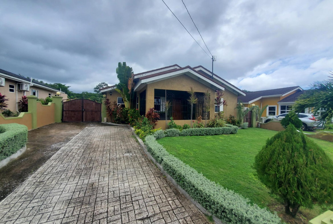 Second image of Drax Hall Manor in Ocho Rios, St. Ann, Jamaica - property is For Rent