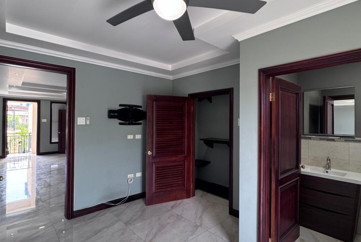 Thirteenth image of 10-4 Upper Musgrave Avenue in Kingston 5, St. Andrew, Jamaica - property is For Sale