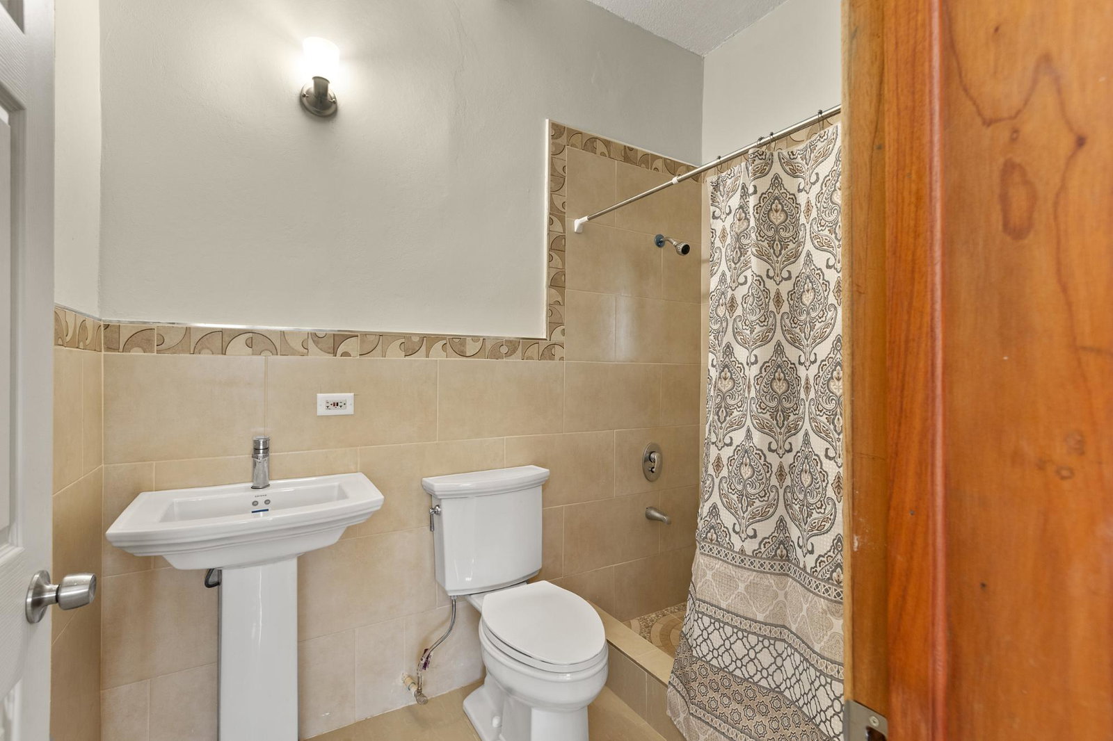 Luxury-6-Bedroom-House-for-Sale-in-Ingleside-Battersea-Mandeville-Jamaica Eleventh image of 14 Ingleside, Battersea Mand in Battersea, Manchester, Jamaica - property is For Sale