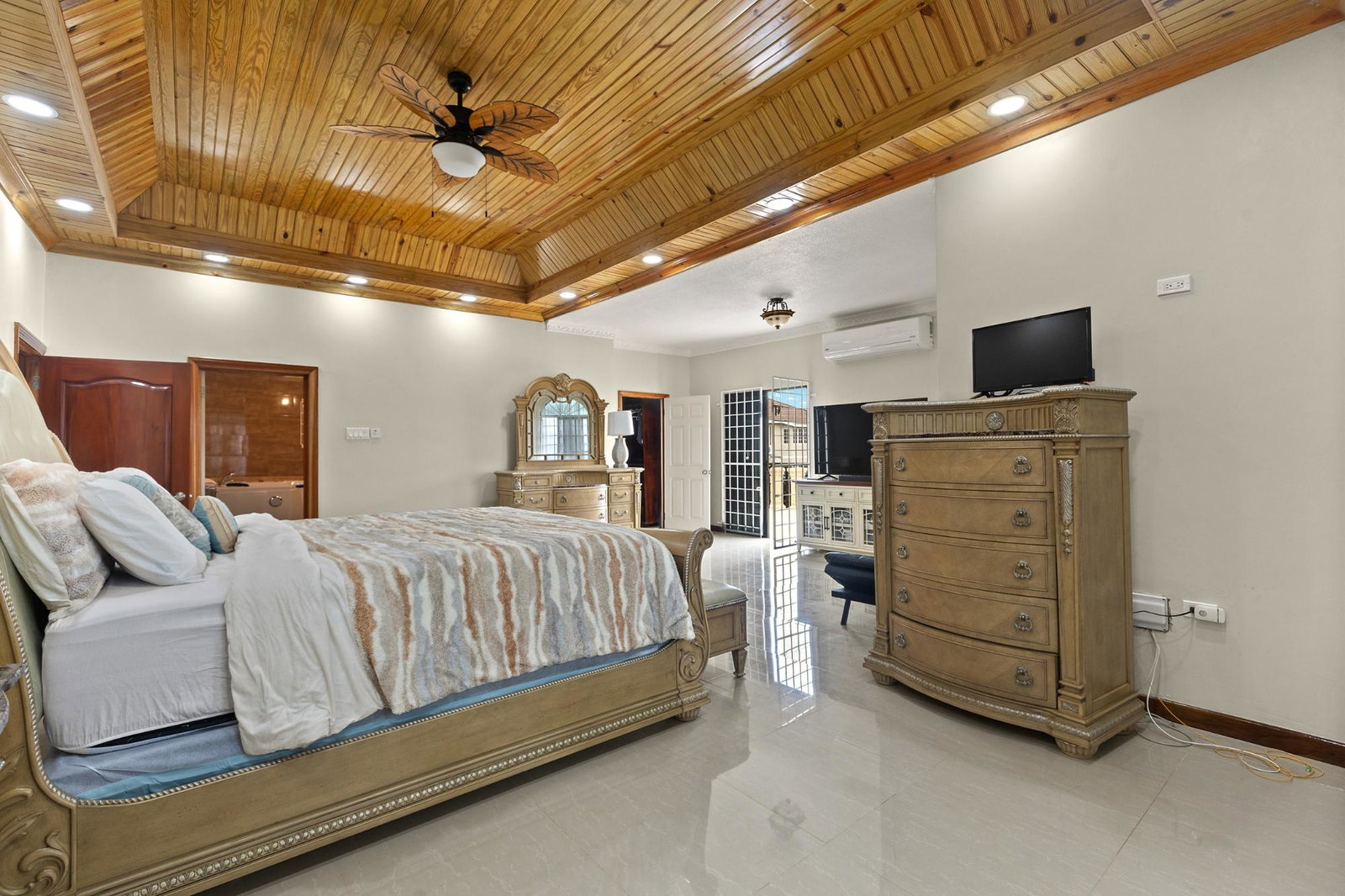 Luxury-6-Bedroom-House-for-Sale-in-Ingleside-Battersea-Mandeville-Jamaica Seventeenth image of 14 Ingleside, Battersea Mand in Battersea, Manchester, Jamaica - property is For Sale