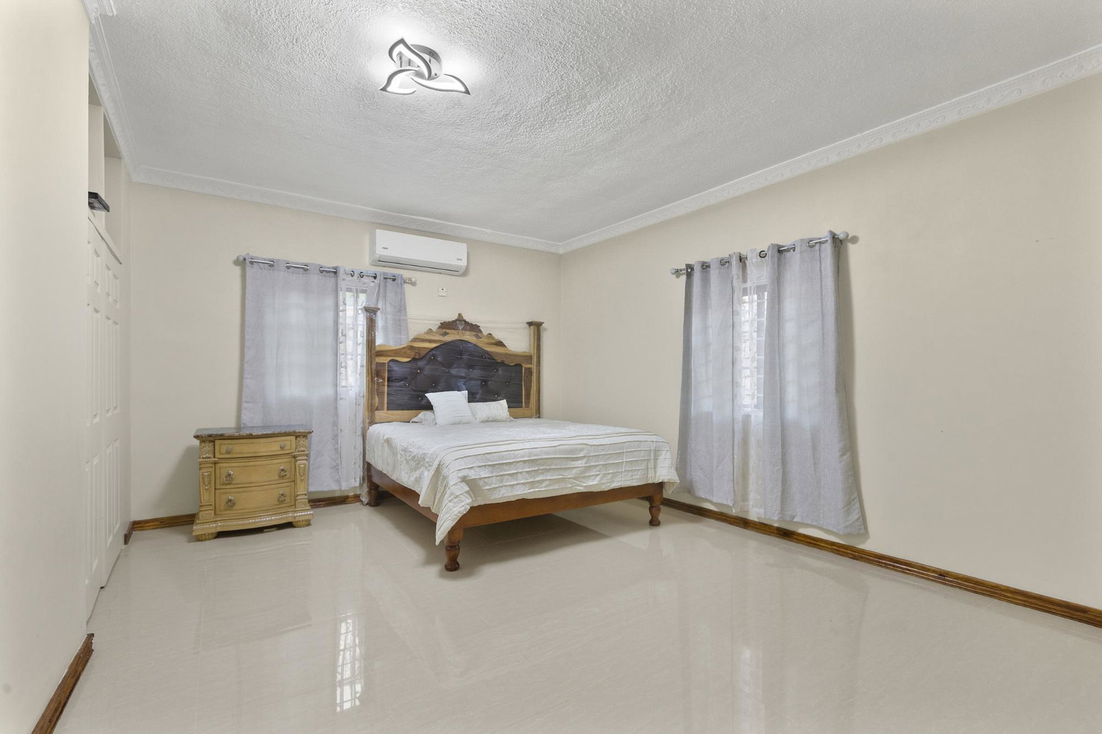 Luxury-6-Bedroom-House-for-Sale-in-Ingleside-Battersea-Mandeville-Jamaica Eighth image of 14 Ingleside, Battersea Mand in Battersea, Manchester, Jamaica - property is For Sale