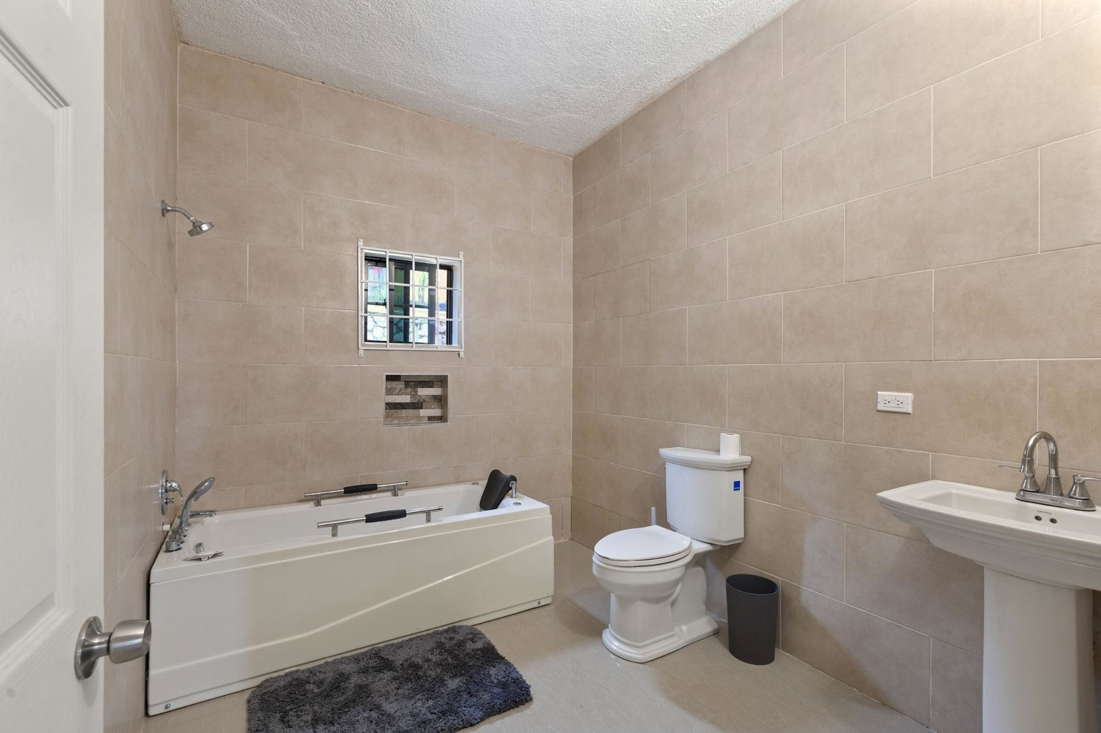 Luxury-6-Bedroom-House-for-Sale-in-Ingleside-Battersea-Mandeville-Jamaica Ninth image of 14 Ingleside, Battersea Mand in Battersea, Manchester, Jamaica - property is For Sale