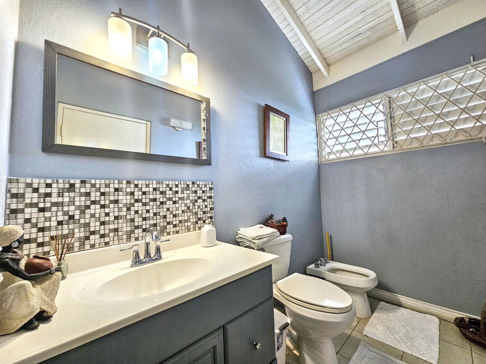 Luxury-Estate-for-Sale-in-St.-Andrew-Jamaica-11-Mulberry-Avenue Fourteenth image of 11 Mulberry Avenue in Kingston 6, St. Andrew, Jamaica - property is For Sale