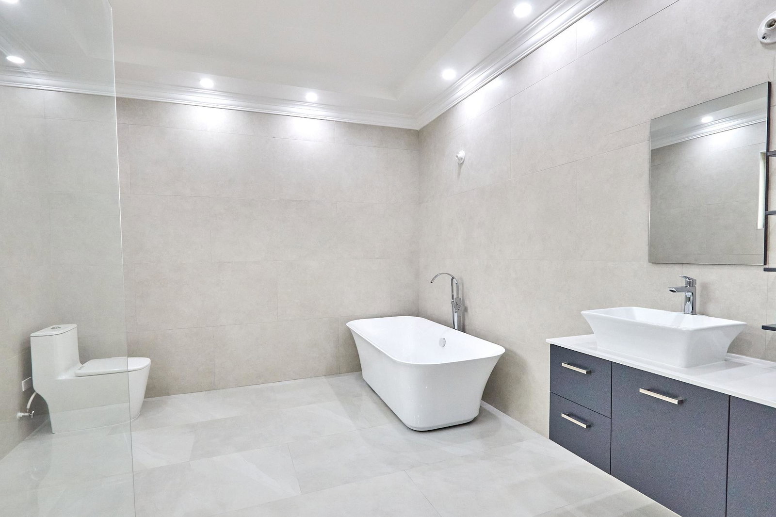 Twelfth image of 6-5 Farringdon Terrace in Kingston 6, St. Andrew, Jamaica - property is For Rent