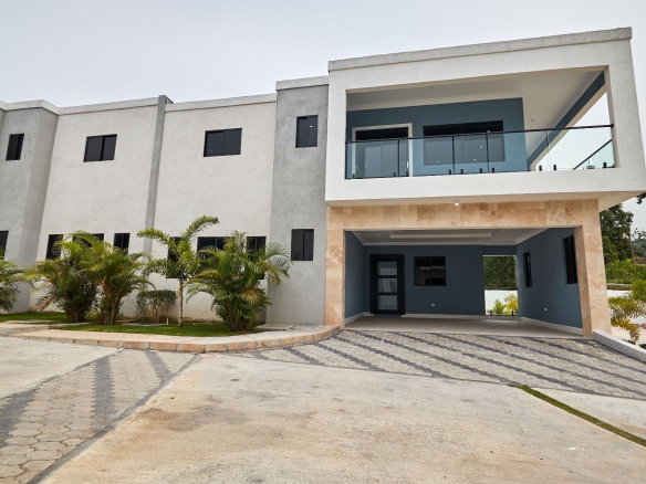 First image of 6-5 Farringdon Terrace in Kingston 6, St. Andrew, Jamaica - property is For Rent
