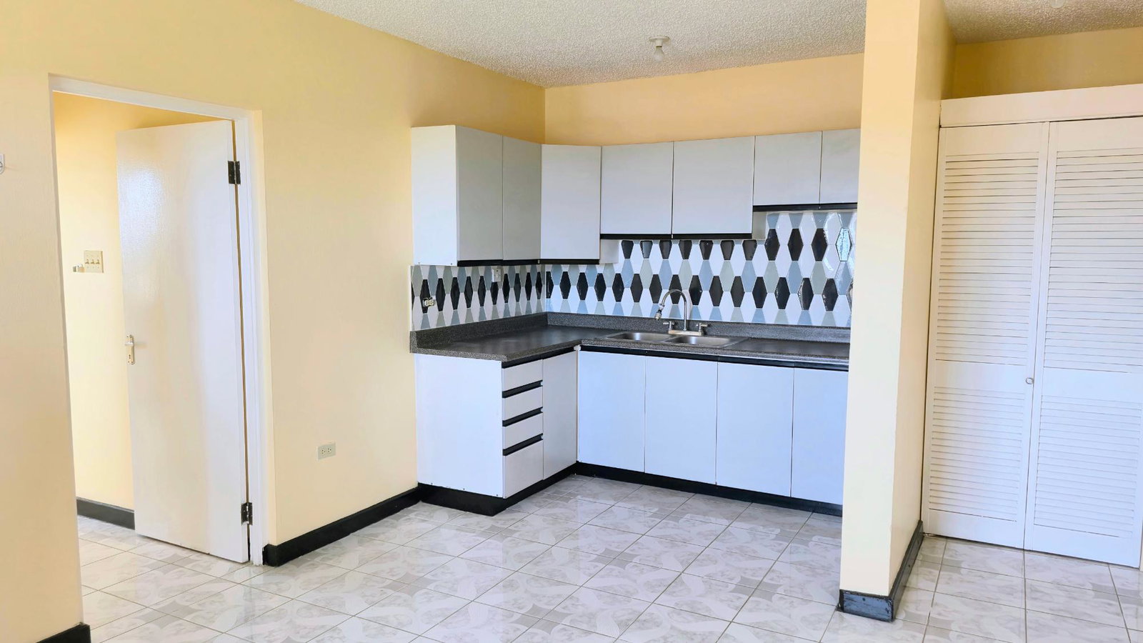 Modern-2-Bedroom-Apartment-for-Rent-in-Worthington-Terrace-St.-Andrew Second image of 334-2 Worthington Terrace in Kingston 5, St. Andrew, Jamaica - property is For Rent