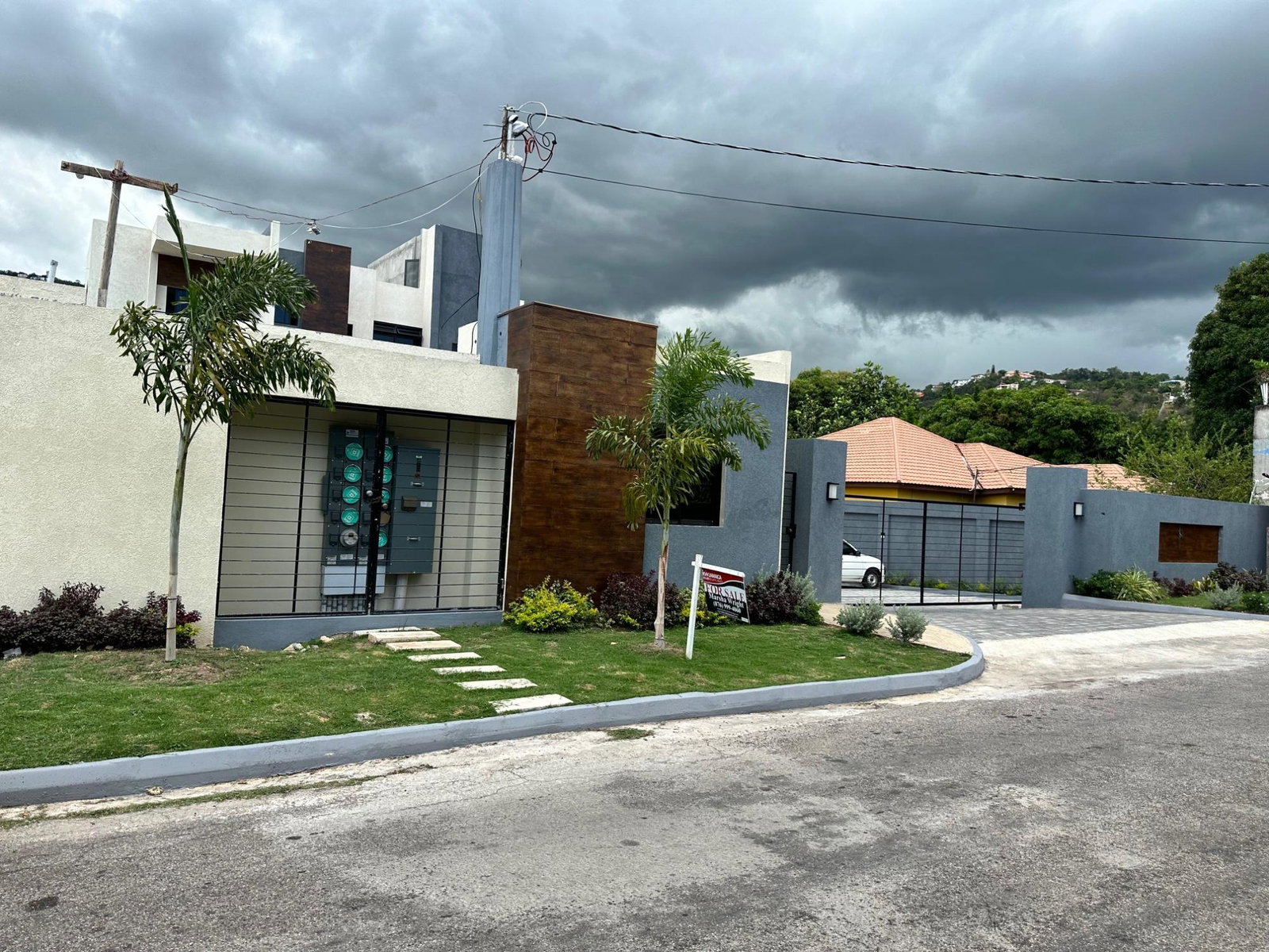 Modern-2-Bedroom-Apartment-for-Sale-in-Havendale-Kingston-St.-Andrew Third image of 5-32 Morningside Drive, Kingst in Kingston 19, St. Andrew, Jamaica - property is For Sale