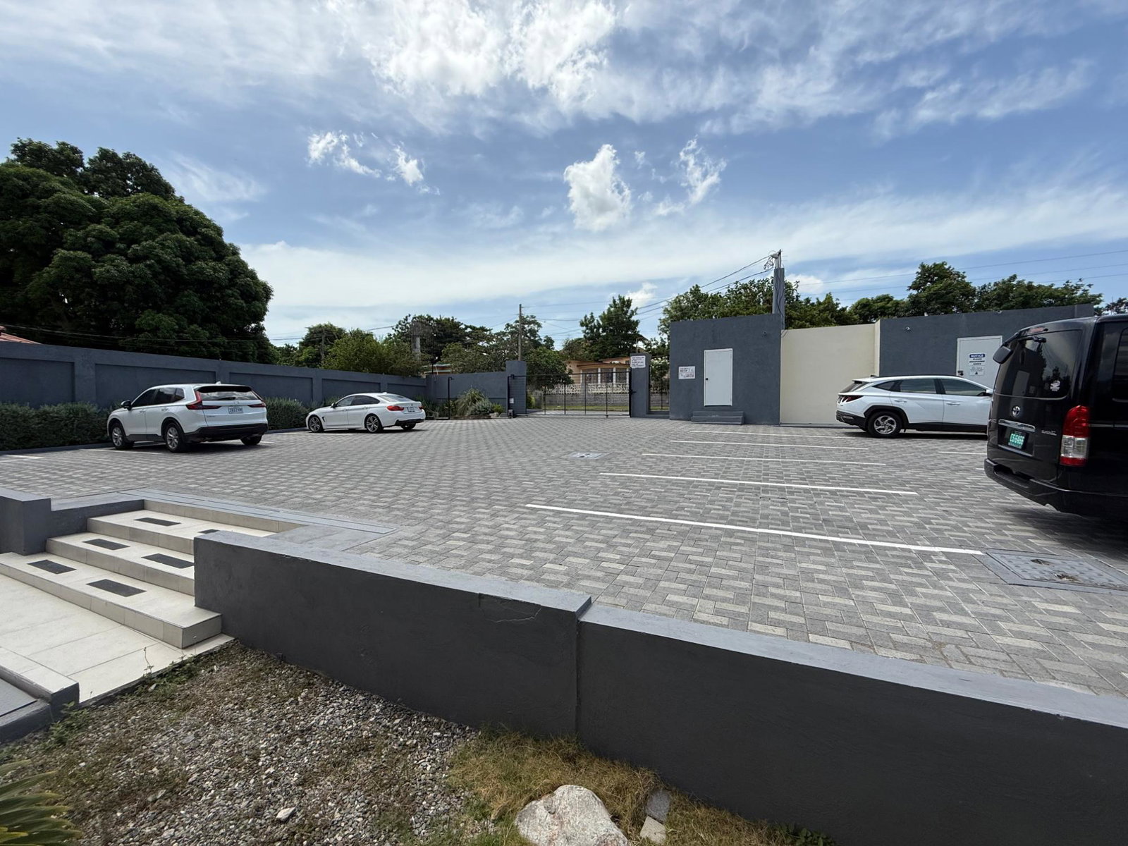 Modern-2-Bedroom-Apartment-for-Sale-in-Havendale-Kingston-St.-Andrew Seventh image of 5-32 Morningside Drive, Kingst in Kingston 19, St. Andrew, Jamaica - property is For Sale