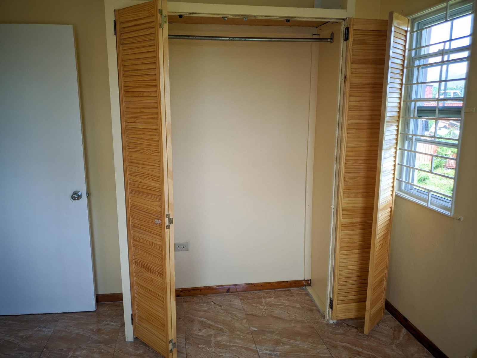 Sixteenth image of 9e-2 Gilmour Drive, Kingston 2 in Kingston 20, St. Andrew, Jamaica - property is For Sale