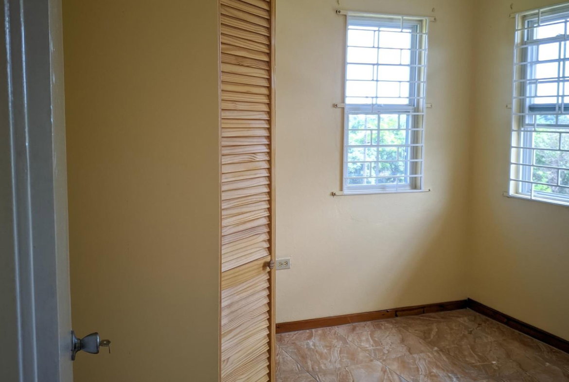 Seventeenth image of 9e-2 Gilmour Drive, Kingston 2 in Kingston 20, St. Andrew, Jamaica - property is For Sale