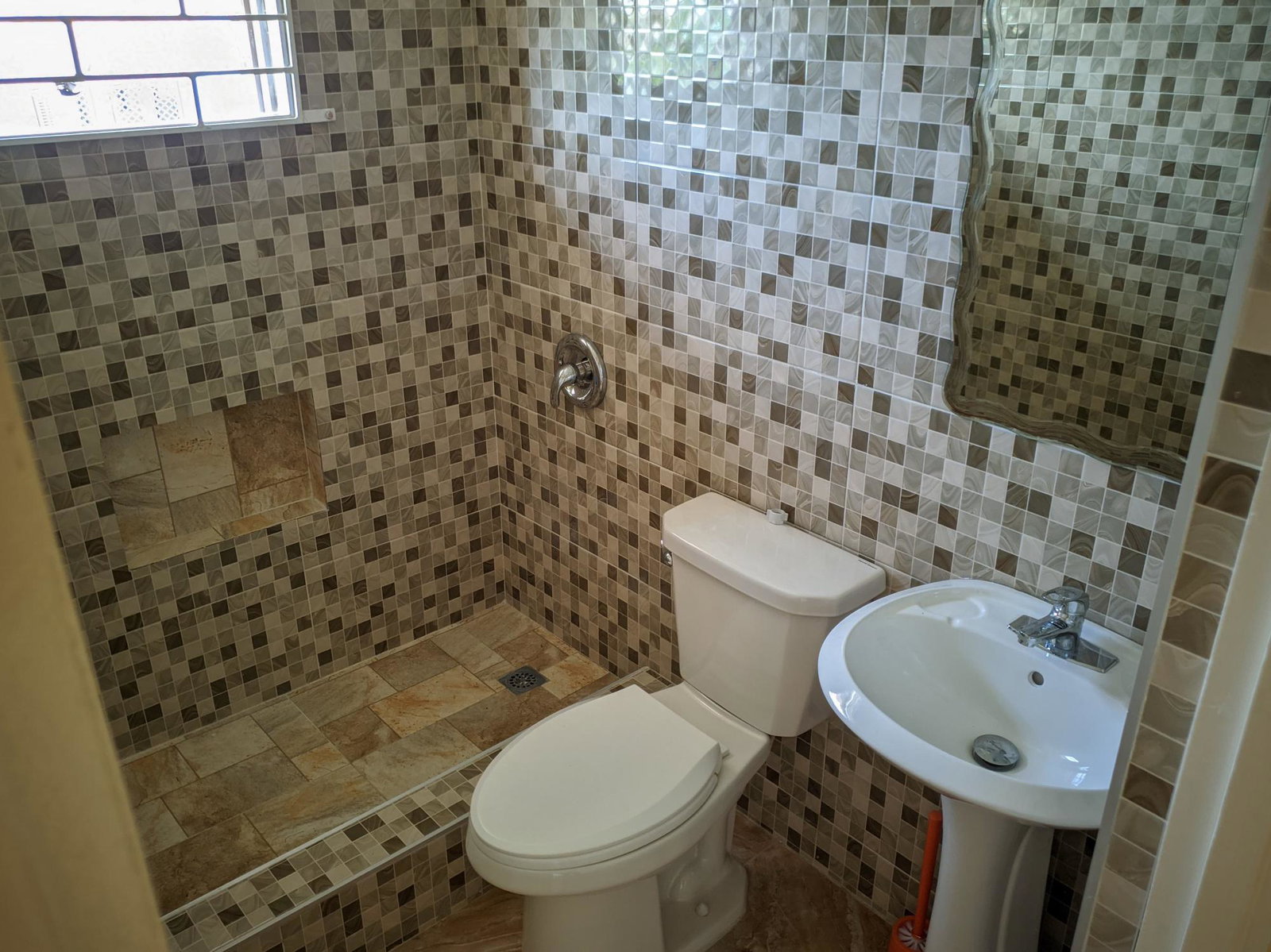 Twentieth image of 9e-2 Gilmour Drive, Kingston 2 in Kingston 20, St. Andrew, Jamaica - property is For Sale