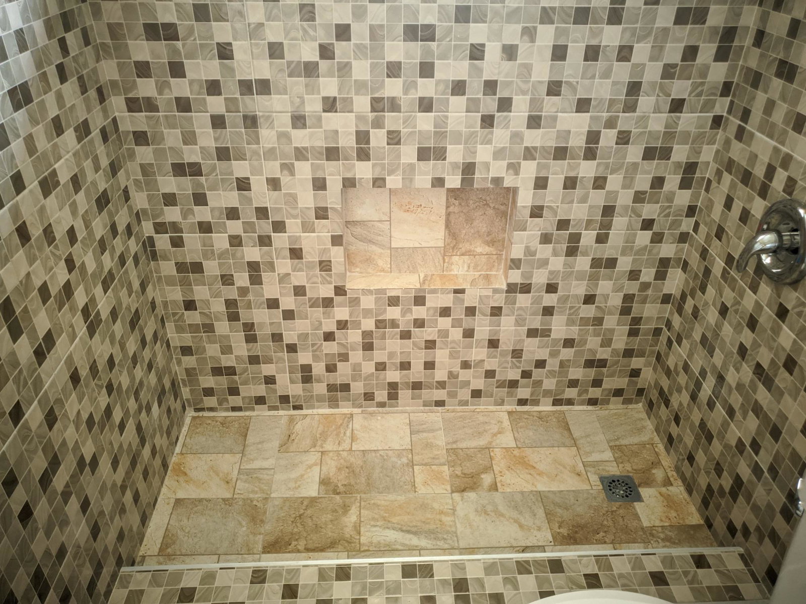 Twenty-First image of 9e-2 Gilmour Drive, Kingston 2 in Kingston 20, St. Andrew, Jamaica - property is For Sale