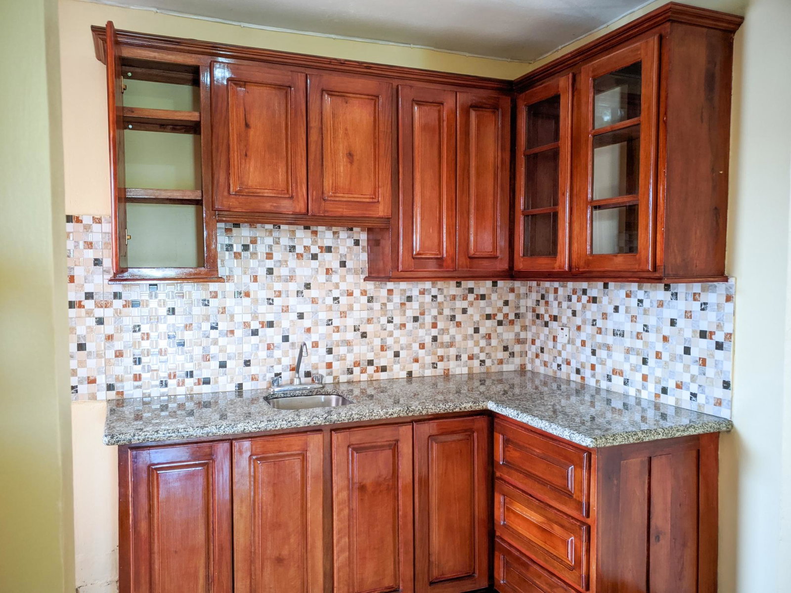 Tenth image of 9e-2 Gilmour Drive, Kingston 2 in Kingston 20, St. Andrew, Jamaica - property is For Sale