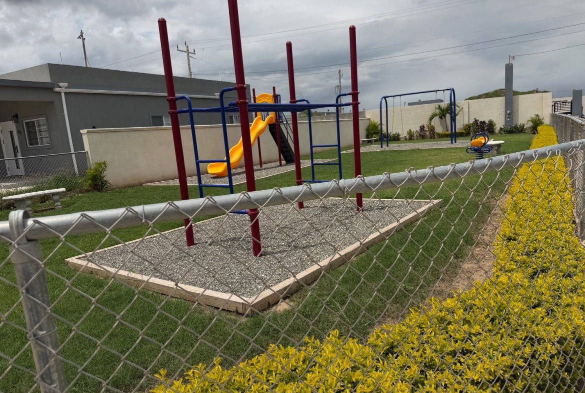 Eighteenth image of 65b-65 Oak Circle in Greater Portmore, St. Catherine, Jamaica - property is For Rent