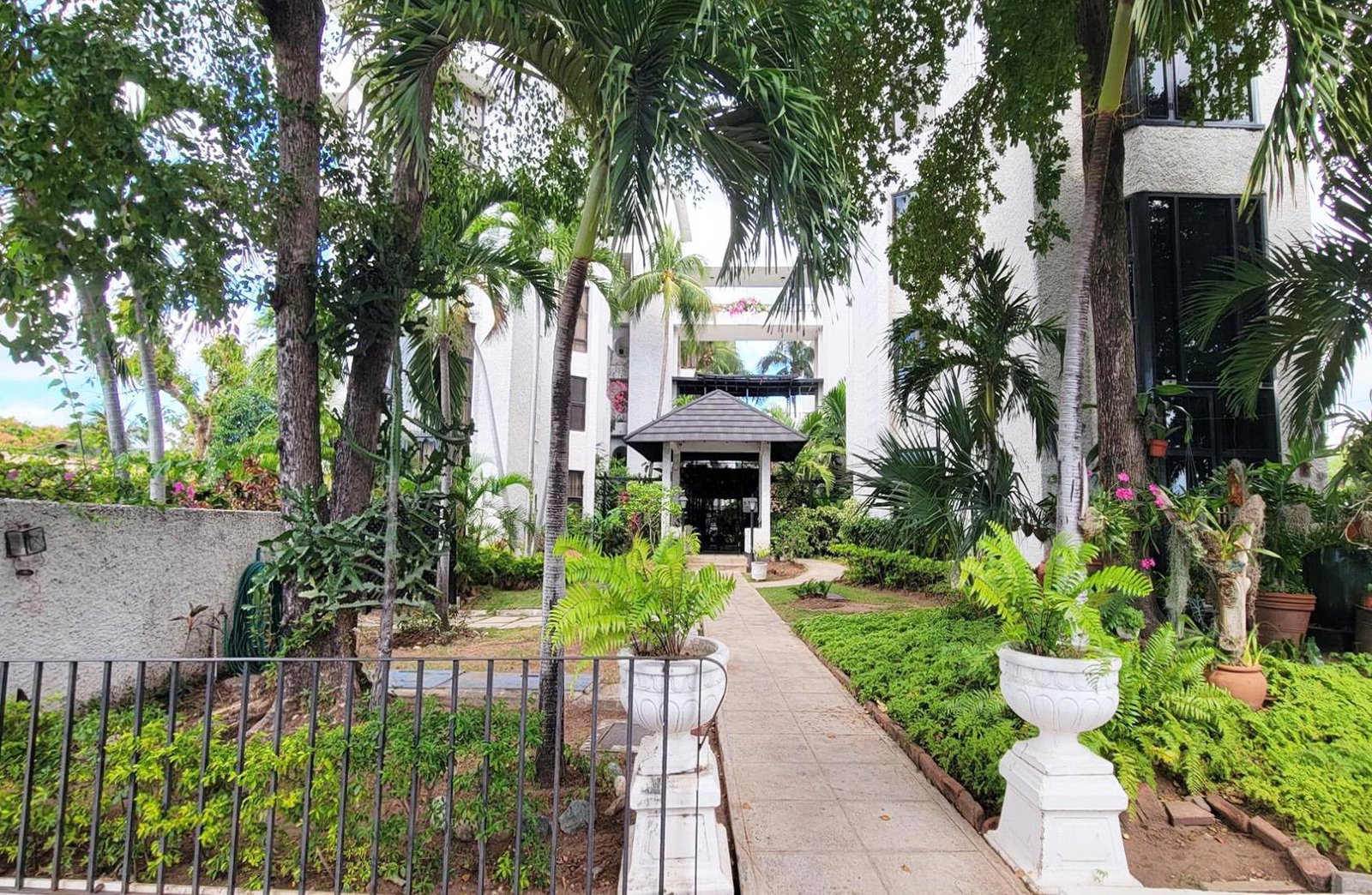 Penthouse-Apartment-for-Sale-in-Trafalgar-Apartments-New-Kingston-St.-Andrew-Jamaica Third image of ph 6-1 Caribbean Close in Kingston 10, St. Andrew, Jamaica - property is For Sale