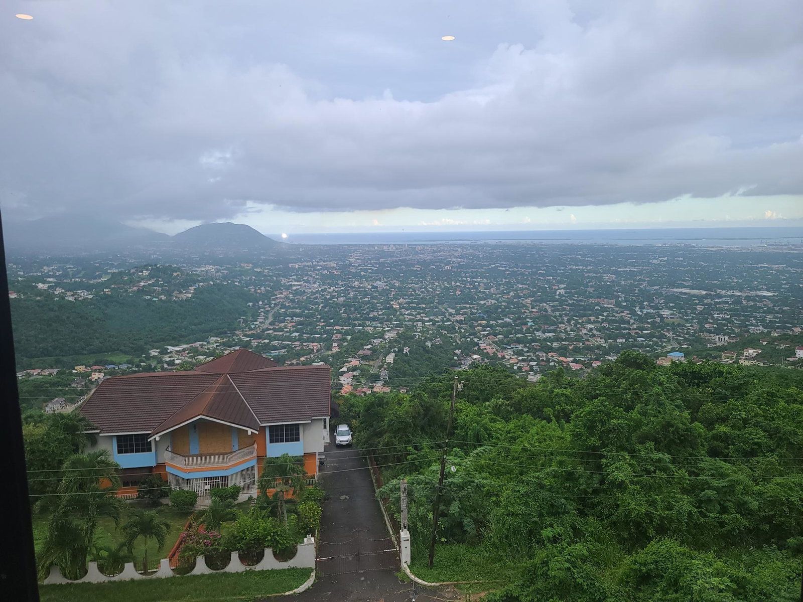 Penthouse-for-Sale-in-Kingston-8-3-Bed-4.5-Bath-3200-sq-ft-with-Harbour-Mountain-Views Thirteenth image of 8- Smokey Vale in Kingston 8, St. Andrew, Jamaica - property is For Sale