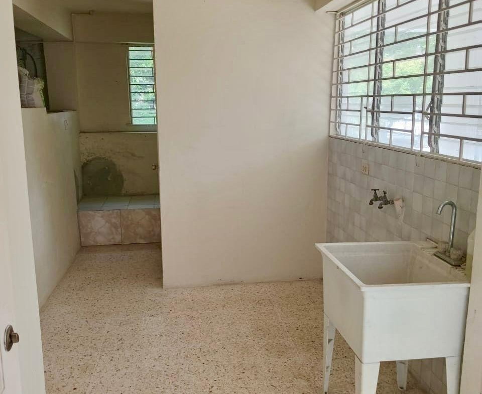 Tenth image of 2b-2b Grosvenor Heights,kingsto in Constant Spring P.O., St. Andrew, Jamaica - property is For Rent