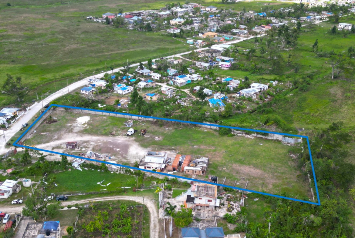 Second image of Smithfield Savanna la Mar in SAVANNA LA MAR, Westmoreland, Jamaica - property is For Sale