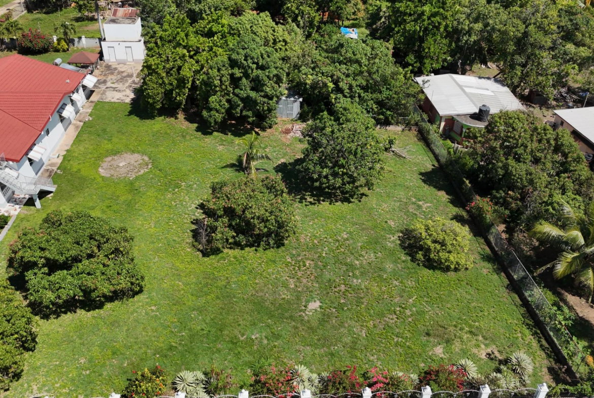 Second image of Scotts Crescent in Green Park, Clarendon, Jamaica - property is For Sale