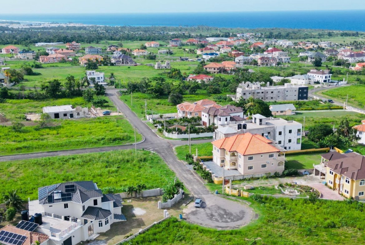 Sixth image of 537 Orange Street Richmond ca in Plantation Village, St. Ann, Jamaica - property is For Sale
