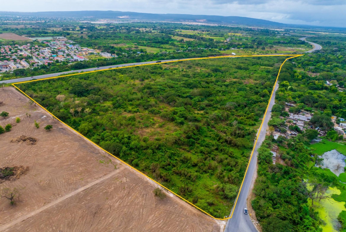 Eighth image of 18 Lakespen Road in Lakes Pen, St. Catherine, Jamaica - property is For Sale